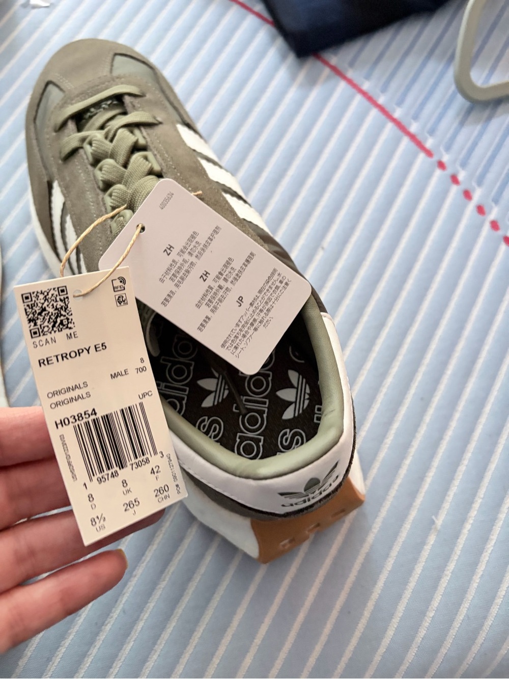 Men's Green and White Adidas Barreda Lo Shoes. - Picture 4 of 4
